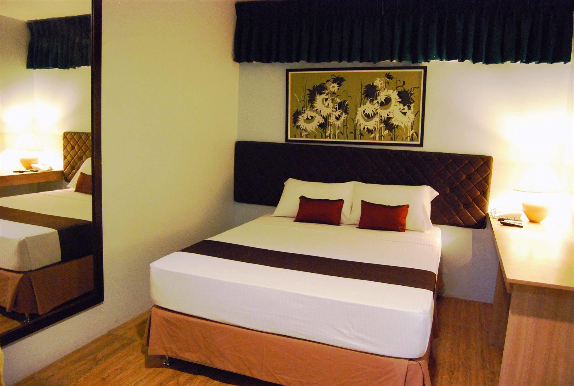 Capitol Central Hotel And Suites Cebu Ngoại thất bức ảnh